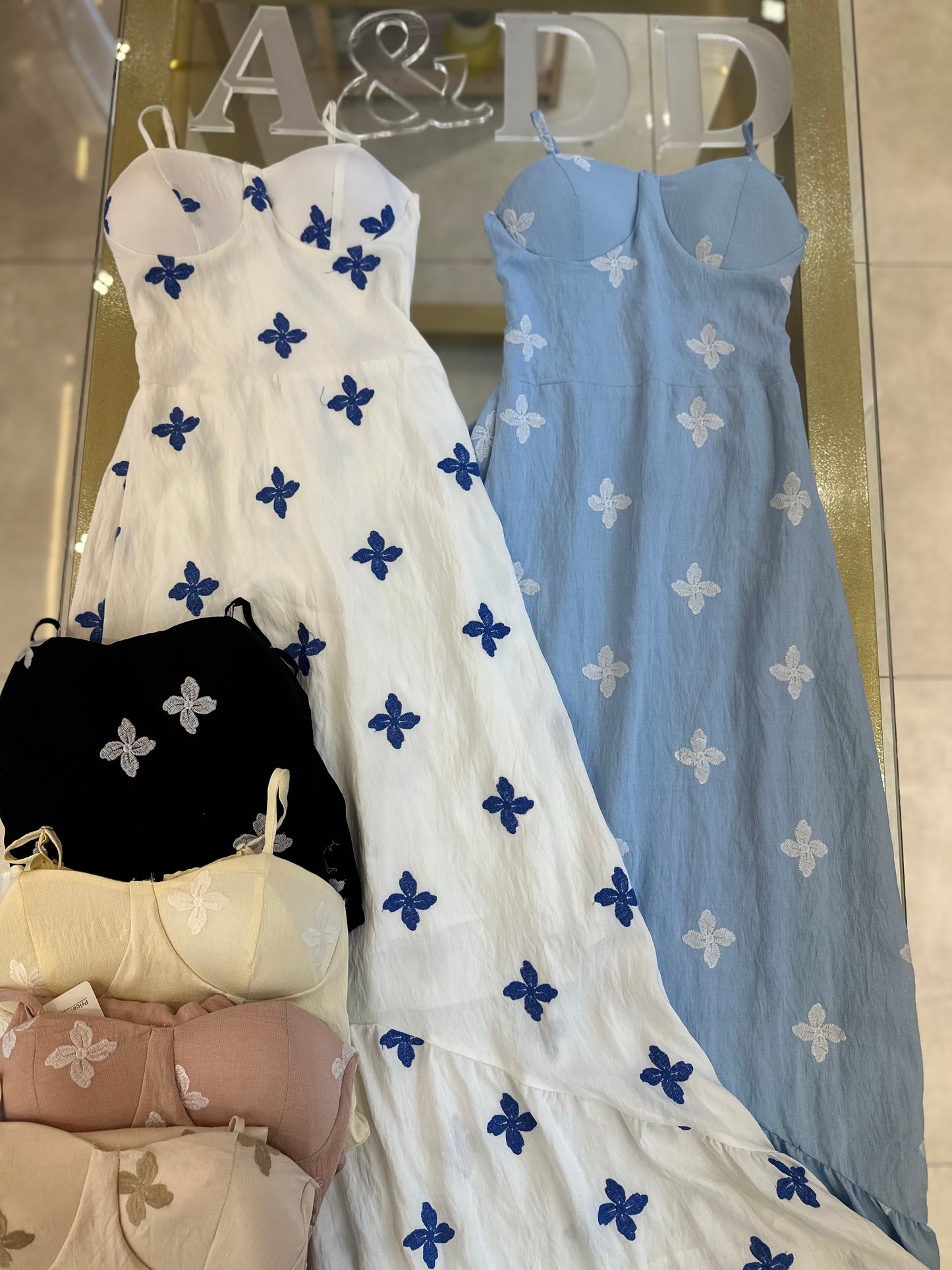 Ref:N0431
Pacote:72.00
Caixa:68.00
Cx 144 peças
Grade:branco-2
Preto-1 azul-1
Bege-1 amarelo-1
Marrom-1