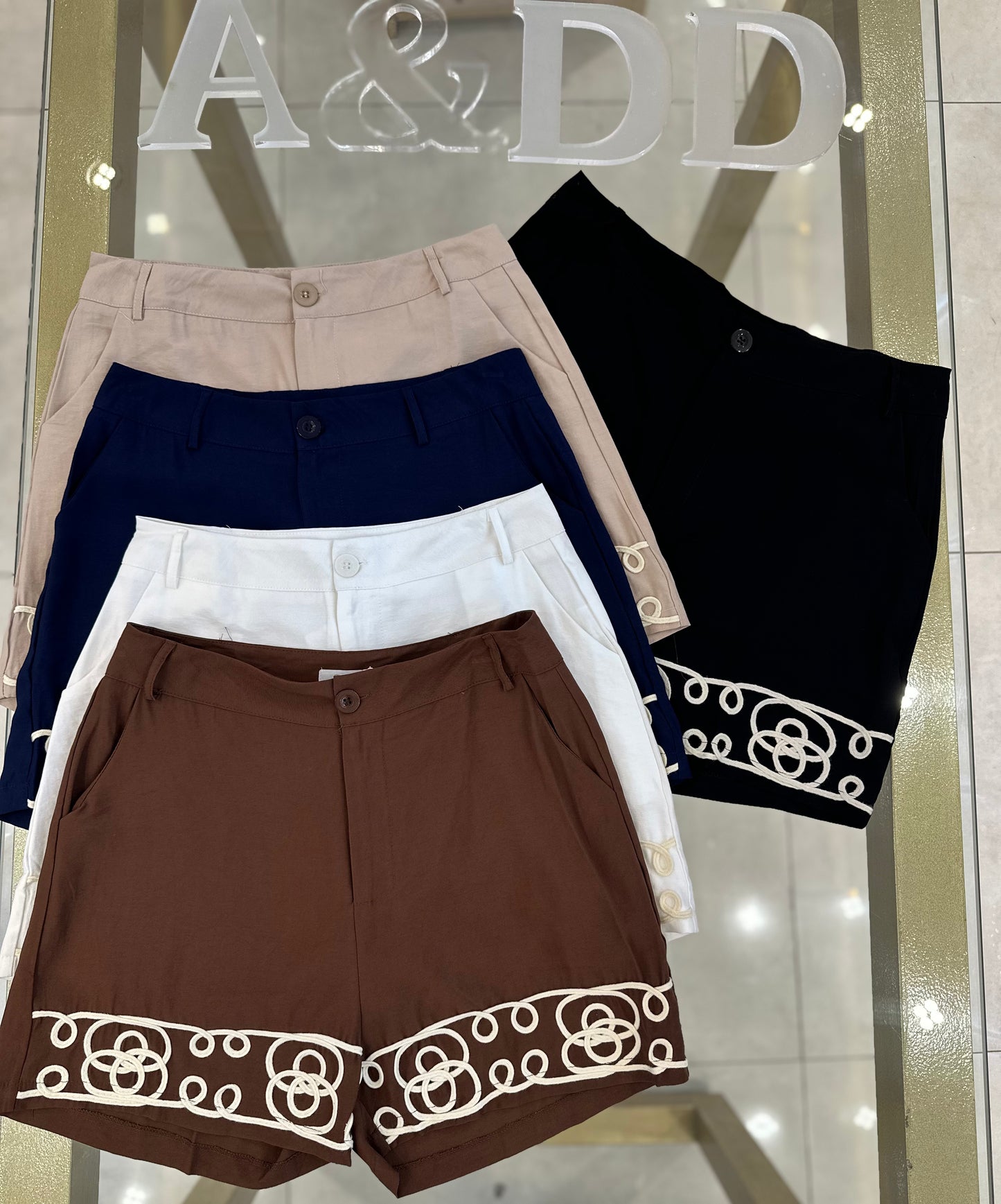Ref:as1861
Pacote:35.00
Caixa:31.00
Cx 192 peças
Grade:preto-2
Bege-2 azul-1
Branco-1 marrom-1