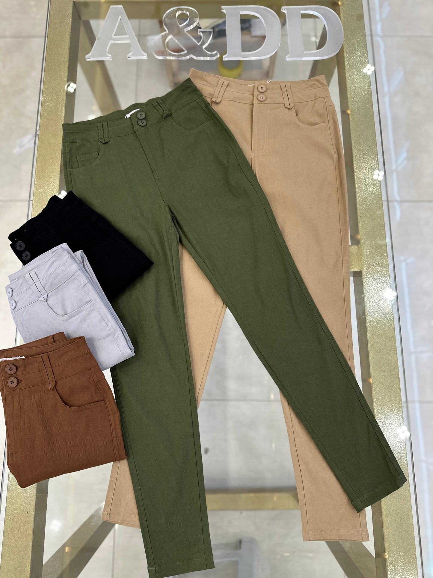 Ref:xx182
Pacote:52.00
Caixa:48.00
Cx 144 peças
Grade: marrom-1
Verde-1 cinza-1
Bege-2 preto-2