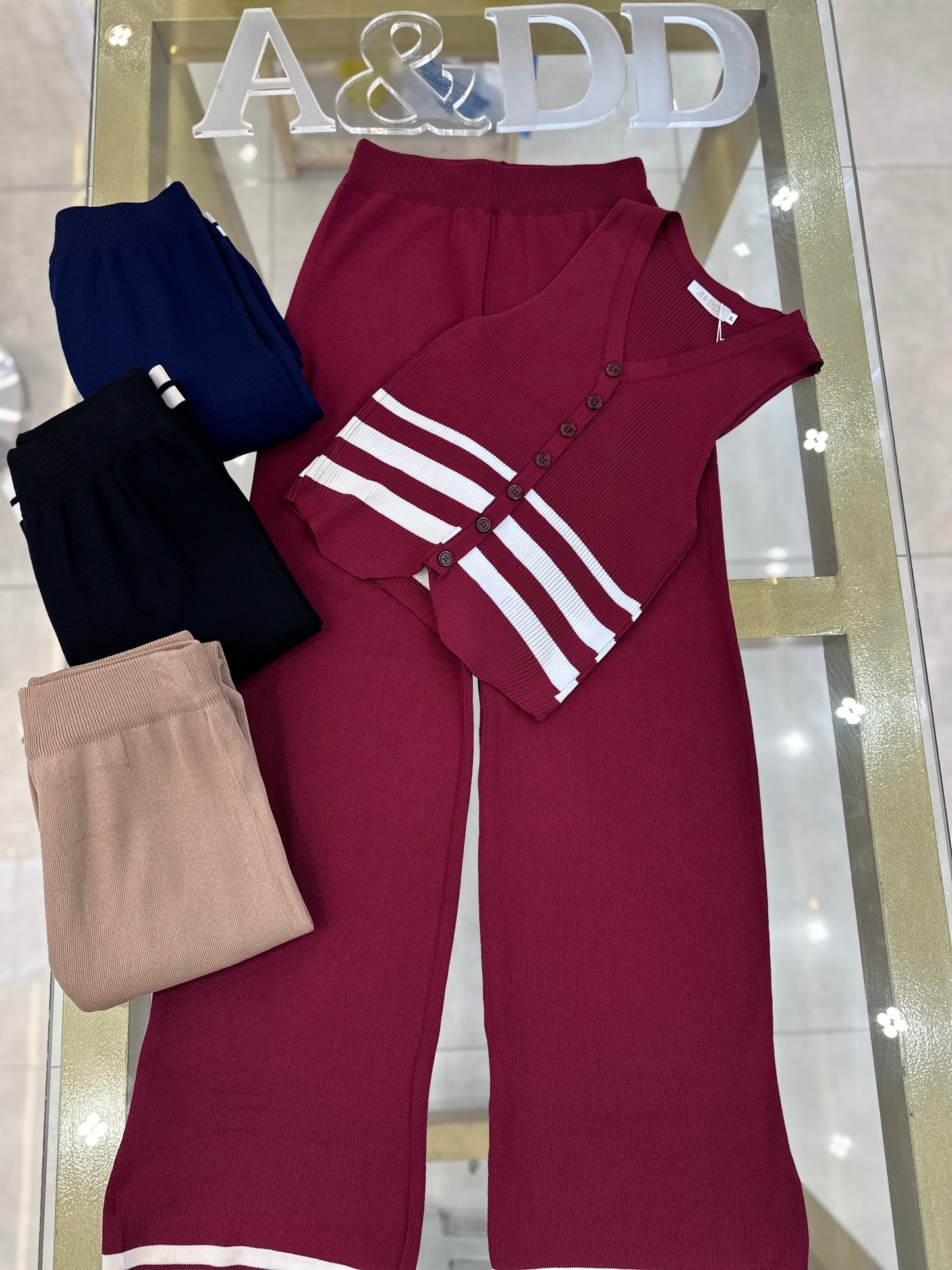 Ref:Yux1022
Pacote:75.00
Caixa:71.00
Cx 72 peças