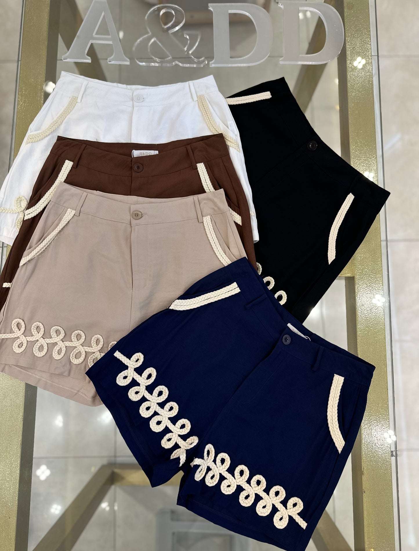 Ref:as1860
Pacote:38.00
Caixa:35.00
Cx 192 peças
Grade: preto-2
Bege-2 azul-1
Branco-1 marrom1