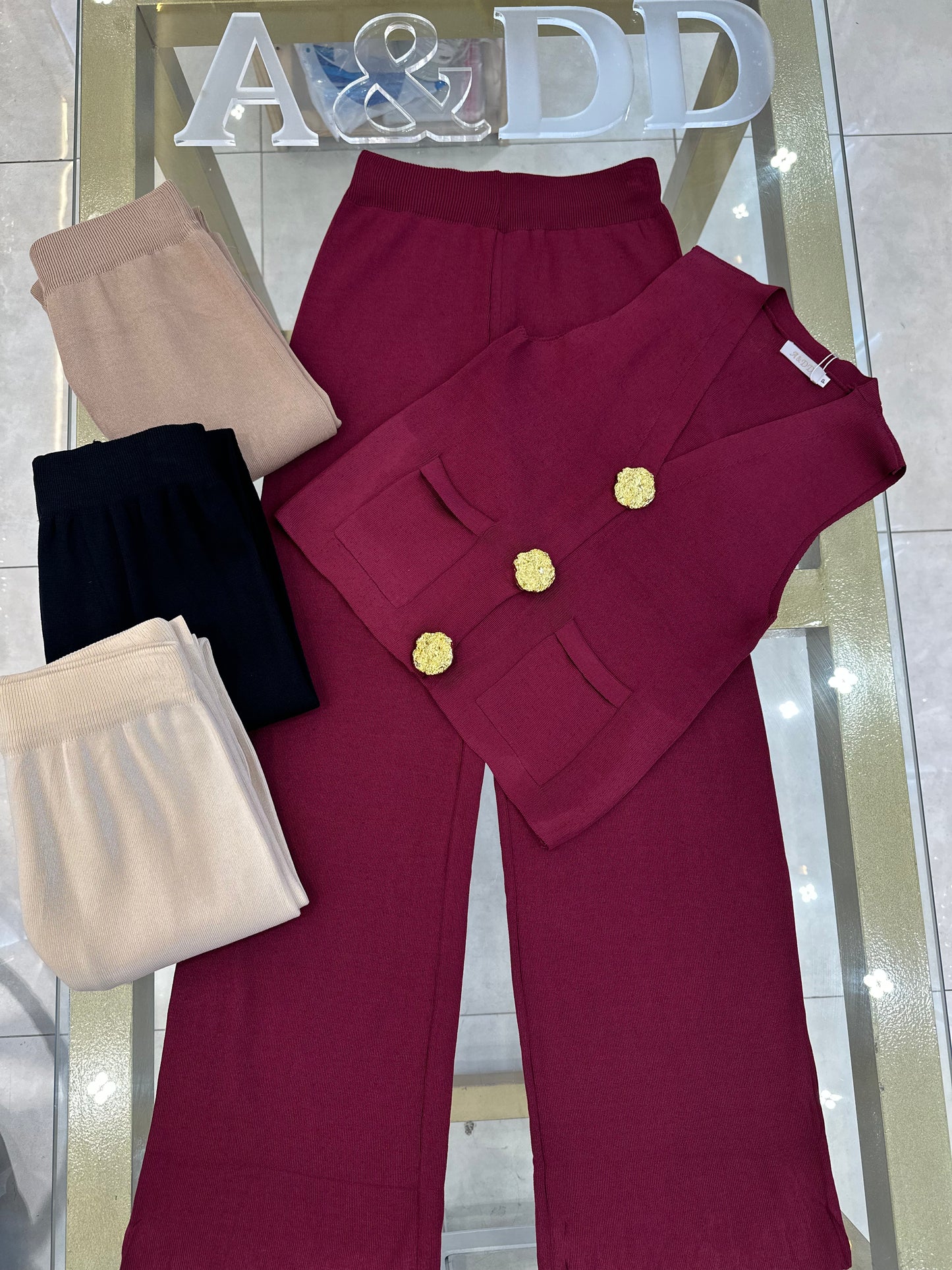 Ref:Yux1023
Pacote:78.00
Caixa:72.00
Cx 72 peças