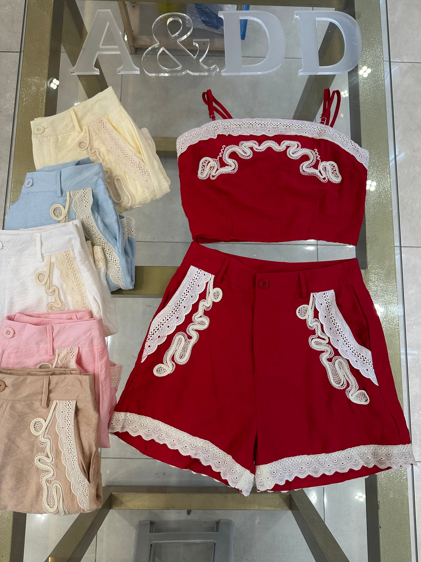 Ref:LE536
Pacote:68.00
Caixa:65.00
Cx 192 peças
