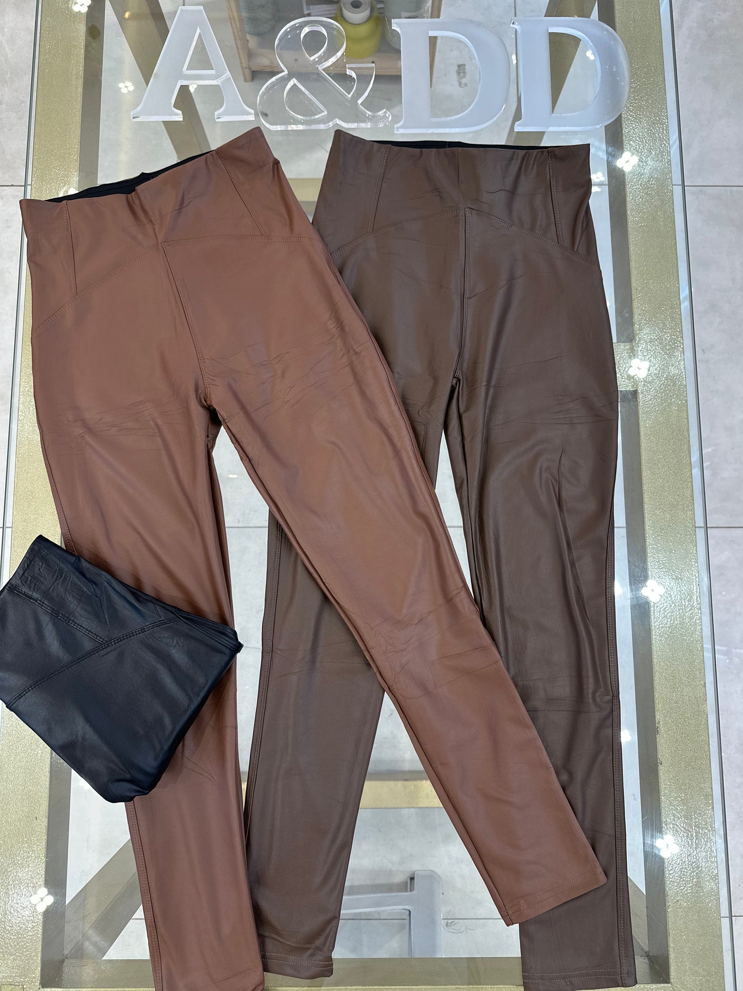 Ref:PK0992
Pacote:38.00
Caixa:35.00
Cx 240 peças