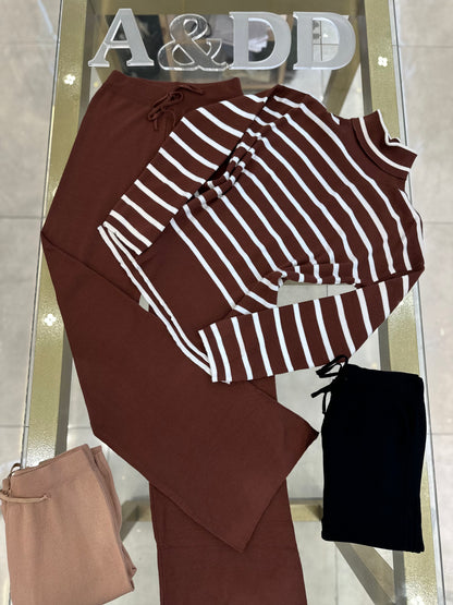 Conjunto Modal Listrado Gola Alta e Calça Pantalona - Ref:K0186