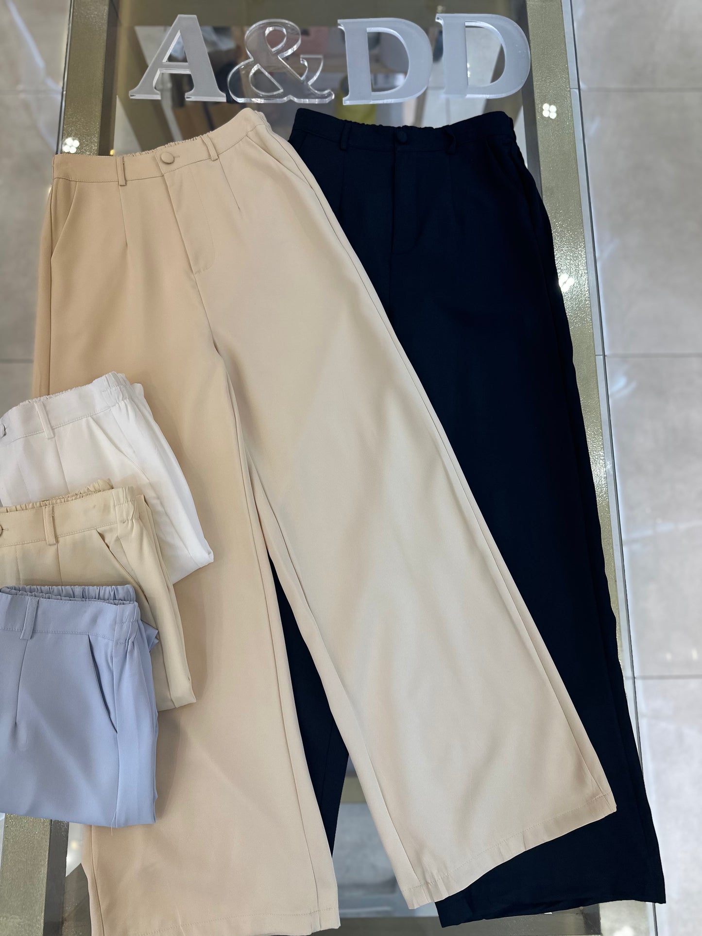 Ref:as2046
Pacote:48.00
Caixa:45.00
Cx 120 peças 
Grade:preto-3
Bege-2 0ff-1
Azul-1 branco-1