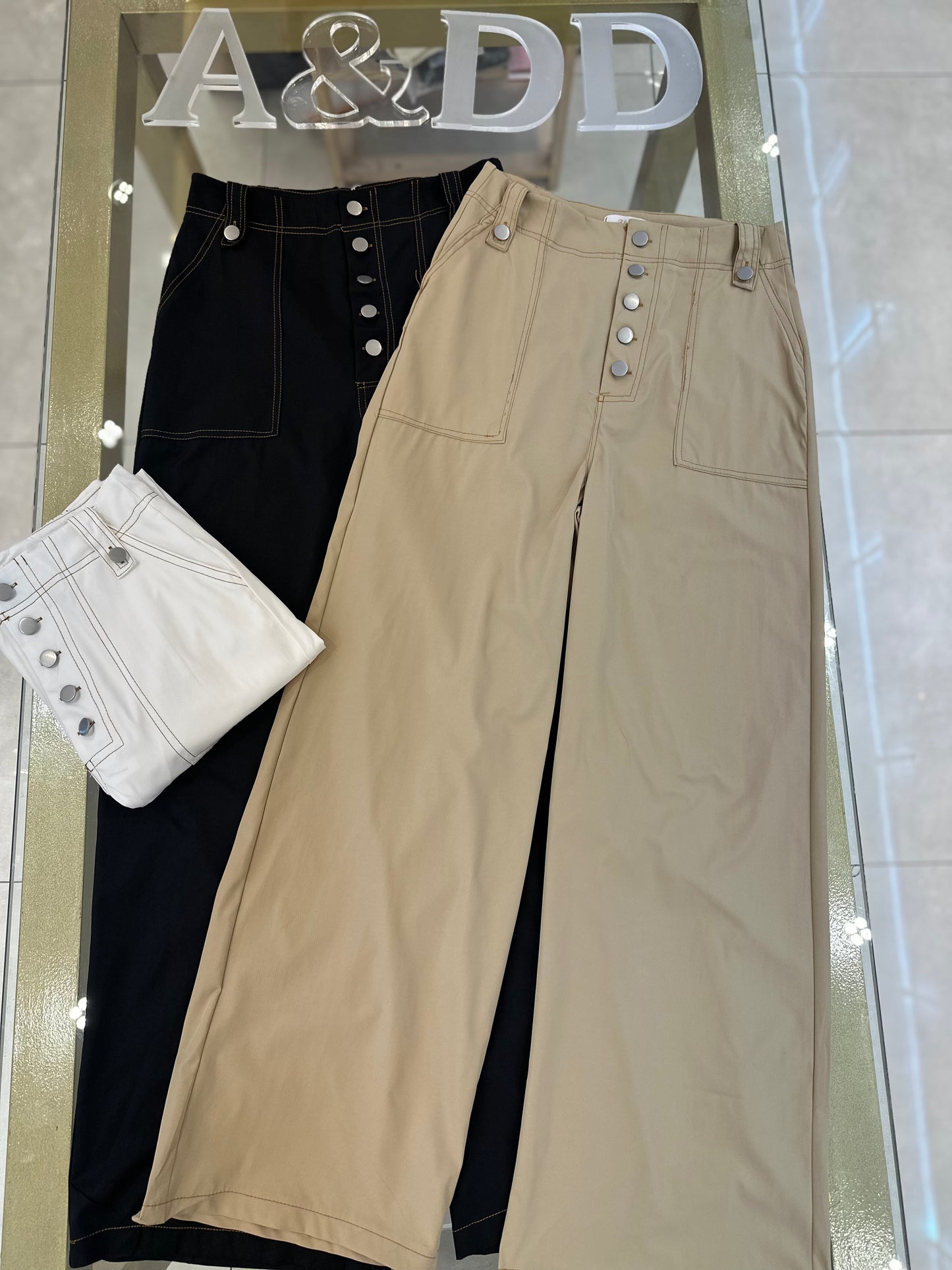 Ref:as2120
Pacote:52.00
Caixa:48.00
Cx 144 peças 
Grade:preto-4
Branco -2  Bege-2
