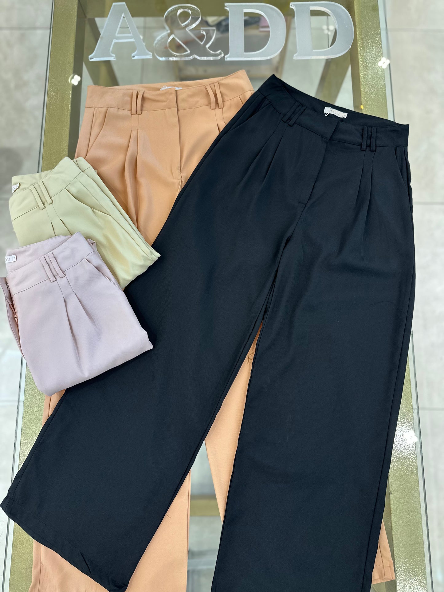 Ref:as2081
Pacote:48.00
Caixa:45.00
Cx 120 peças 
Grade:preto-3
Verde-1  Rosa-2
Off -1  pêssego-1