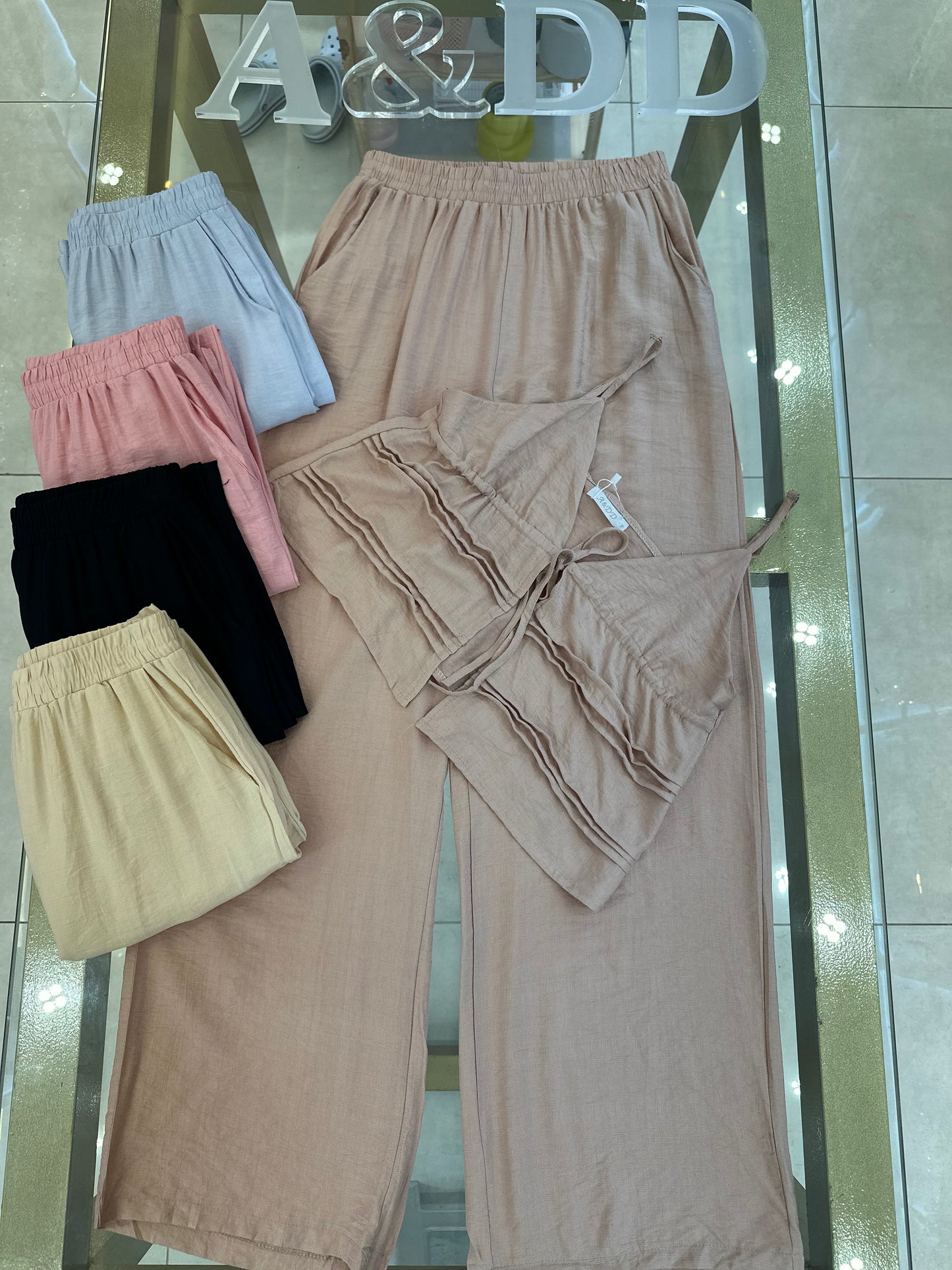 Ref:as1943
Pacote:72.00
Caixa:68.00
Cx 144 peças 
Grade:preto-3
Nude-2 rosa-1
Azul-1  bege-1