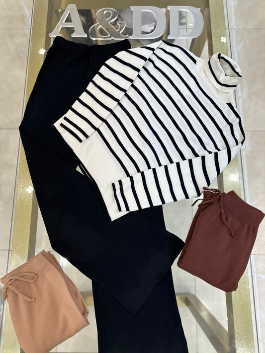 Conjunto Modal Listrado Gola Alta e Calça Pantalona - Ref:K0186
